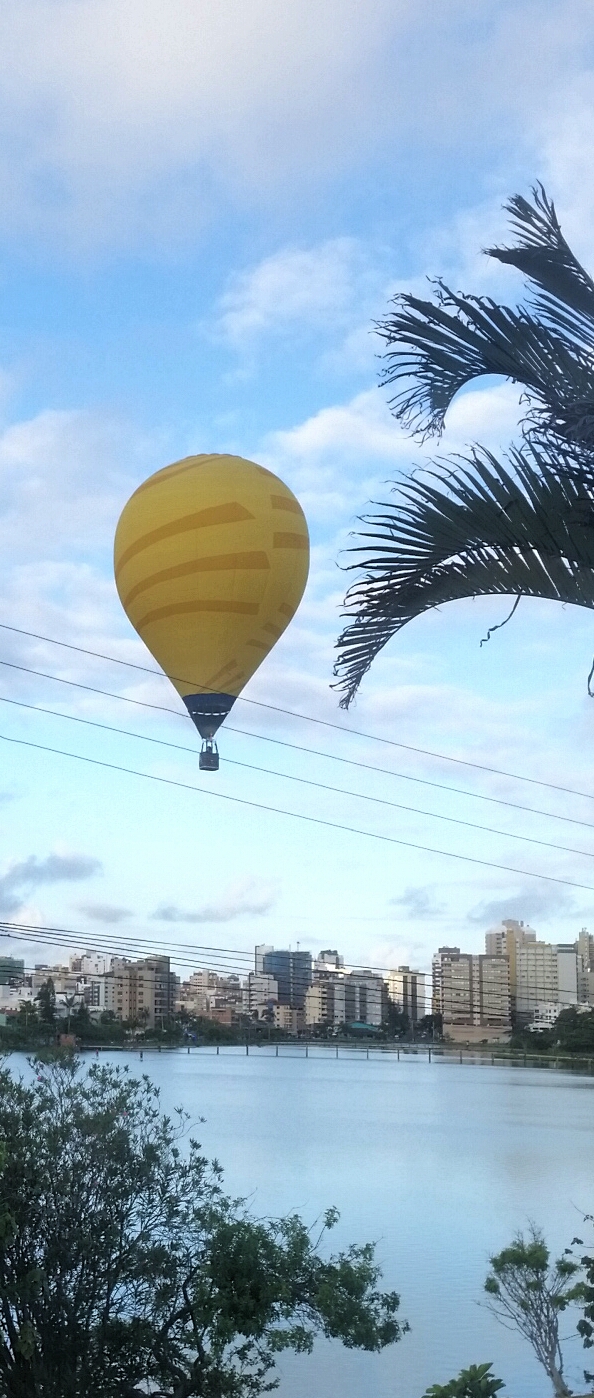 balão amarelo