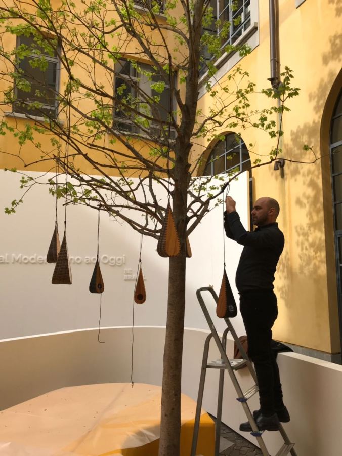 LEO PENDURANDO AS CASNHAS