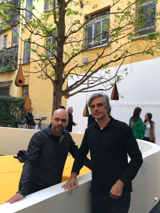 mao aberta pedro e leo