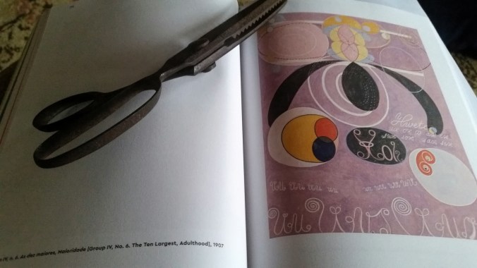 Com a tesoura fantastico.jpg