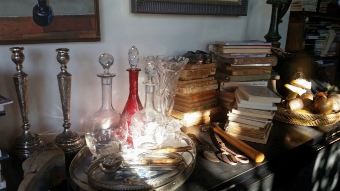 desordem mesa preta tudo