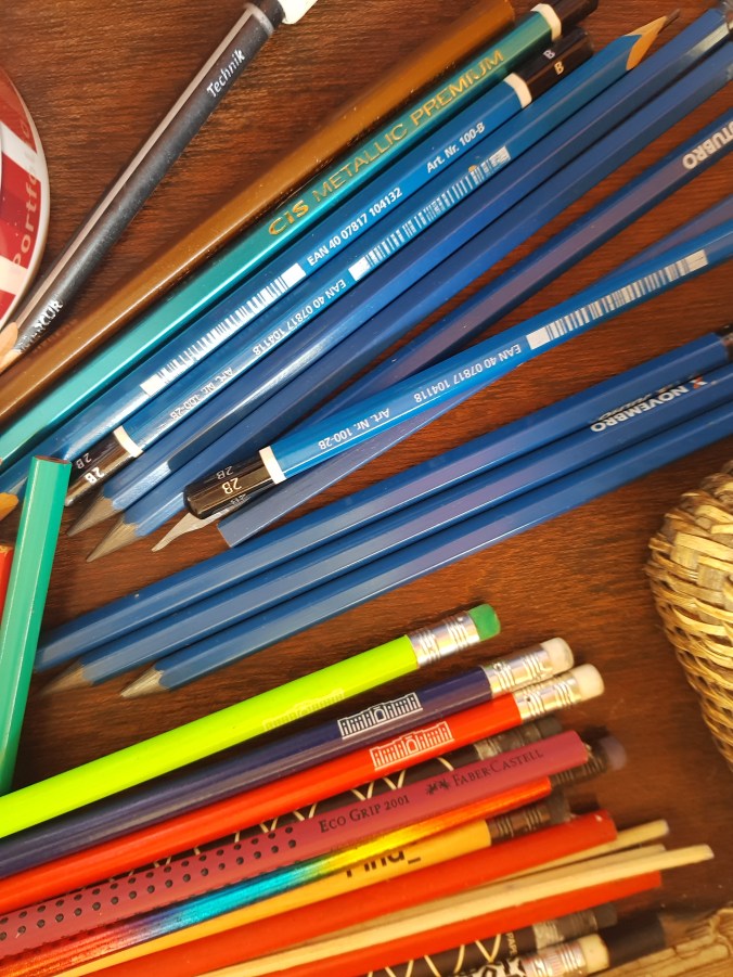 muitos lápis ótima.jpg